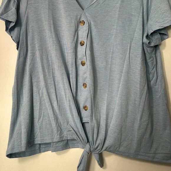 Pinque Tie-Front Button Down Light Blue Blouse Size XL - Picture 2 of 6